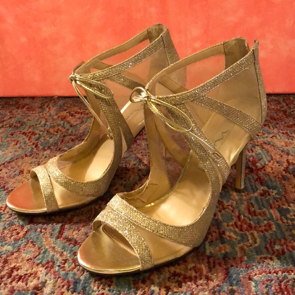 Beautiful Nina Champaign heels!! 👡